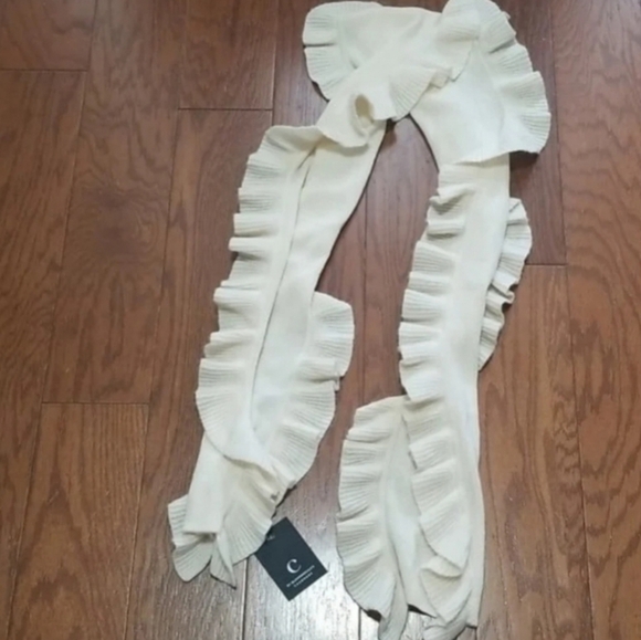 NEW! Bloomingdale's Cream Cashmere Wool Scarf NWT - Picture 5 of 7